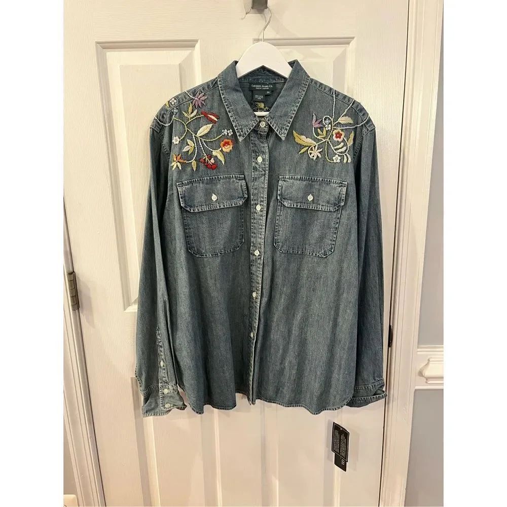 Lauren Jeans Co. Denim Floral Embroidered Button Down Shirt in vintage Wash sz 3